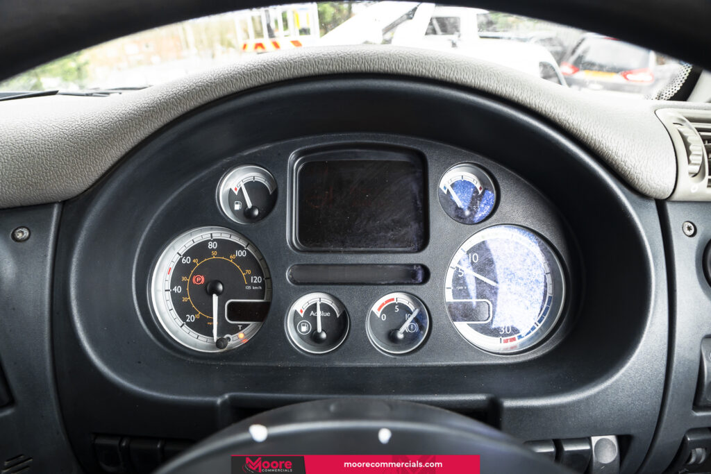 2013 (13) DAF CF 26T 23FT Day Cab